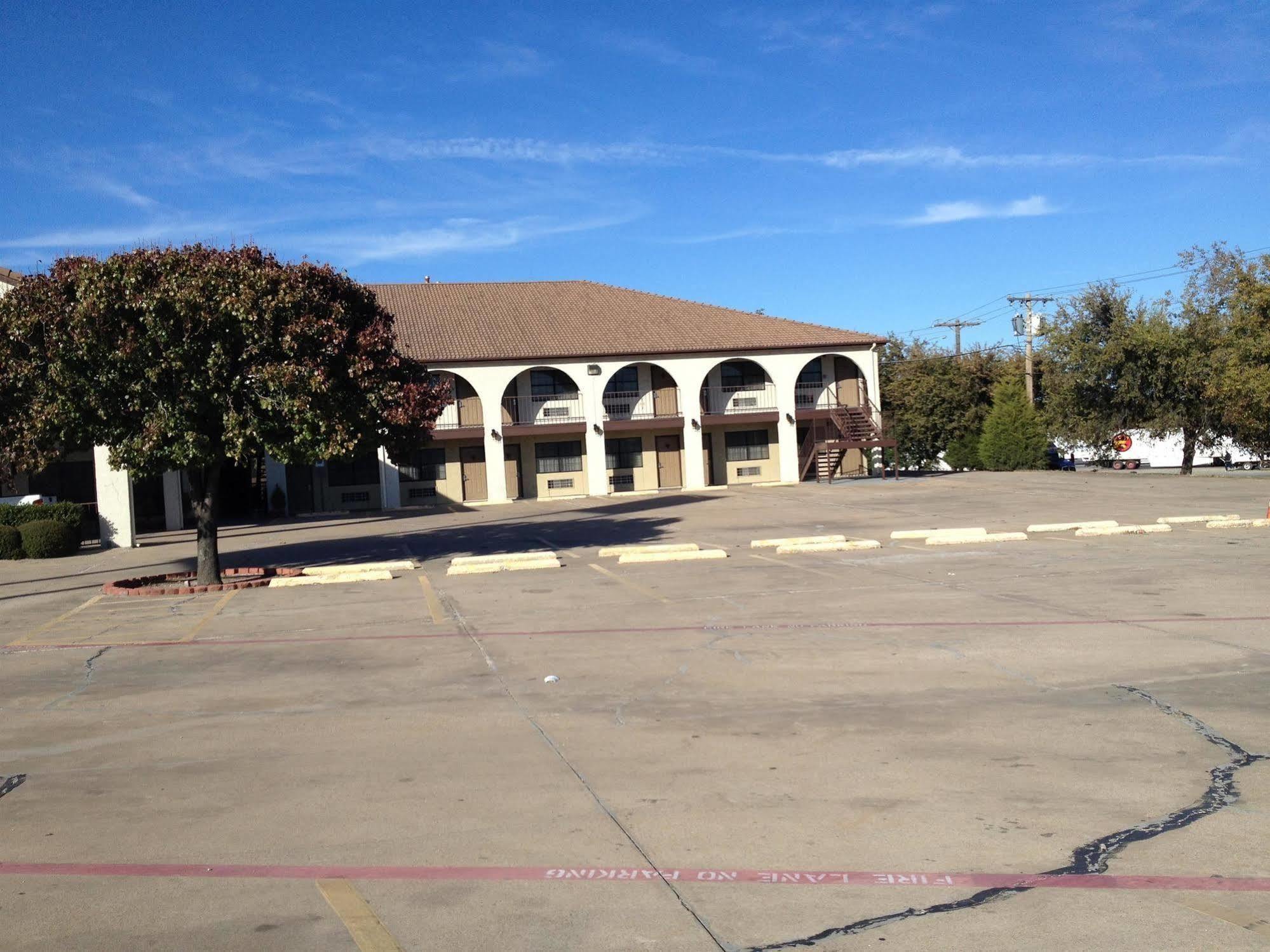 Weatherford Inn And Suites Exterior photo